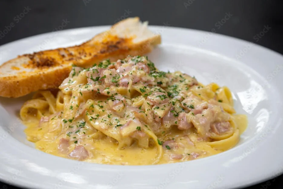 Creamy Chicken Carbonara Recipe with Bacon and Pasta