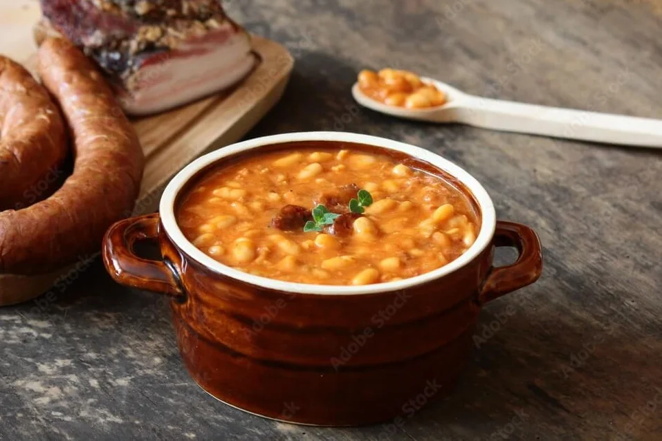 "Easy Homemade Baked Beans Recipe with Smoky Flavor"